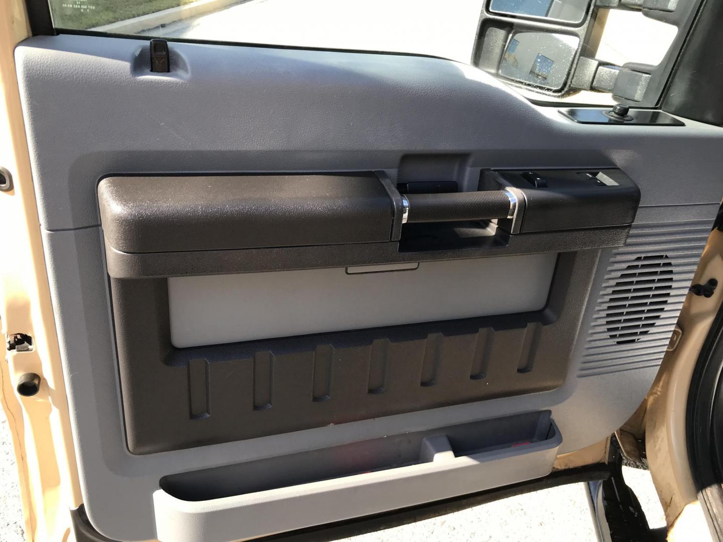 2011 Tan /Gray Ford F-250 SD SuperCab 4WD (1FT7X2B66BE) with an 6.2L V8 OHV 16V engine, 6-Speed Automatic transmission, located at 577 Chester Pike, Prospect Park, PA, 19076, (610) 237-1015, 39.886154, -75.302338 - Photo#7