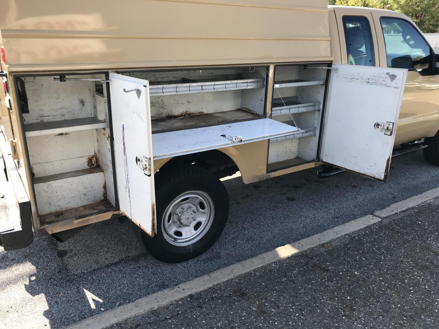 2011 Tan /Gray Ford F-250 SD SuperCab 4WD (1FT7X2B66BE) with an 6.2L V8 OHV 16V engine, 6-Speed Automatic transmission, located at 577 Chester Pike, Prospect Park, PA, 19076, (610) 237-1015, 39.886154, -75.302338 - Photo#14