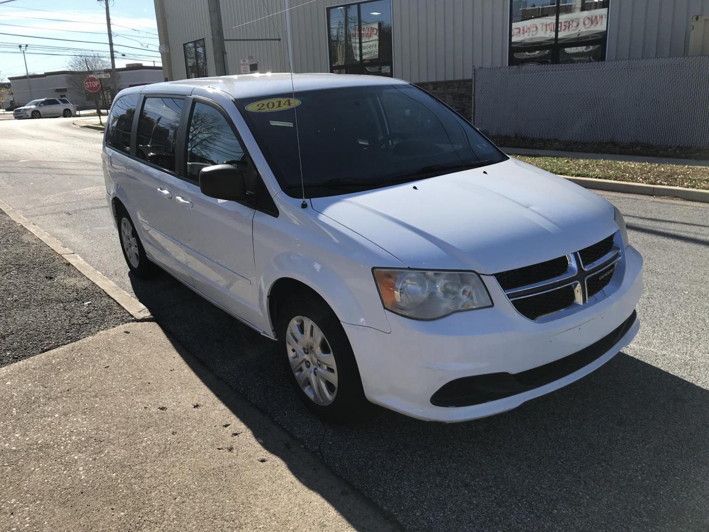 2014 White /Gray Dodge Grand Caravan SE (2C4RDGBG6ER) with an 3.6L V6 DOHC 24V engine, 6-Speed Automatic transmission, located at 577 Chester Pike, Prospect Park, PA, 19076, (610) 237-1015, 39.886154, -75.302338 - 14 Dodge Grand Caravan: Stow N' Go seating, 7 passengers, SUPER clean, new PA inspection, great for families, runs EXCELLENT! - Photo#1
