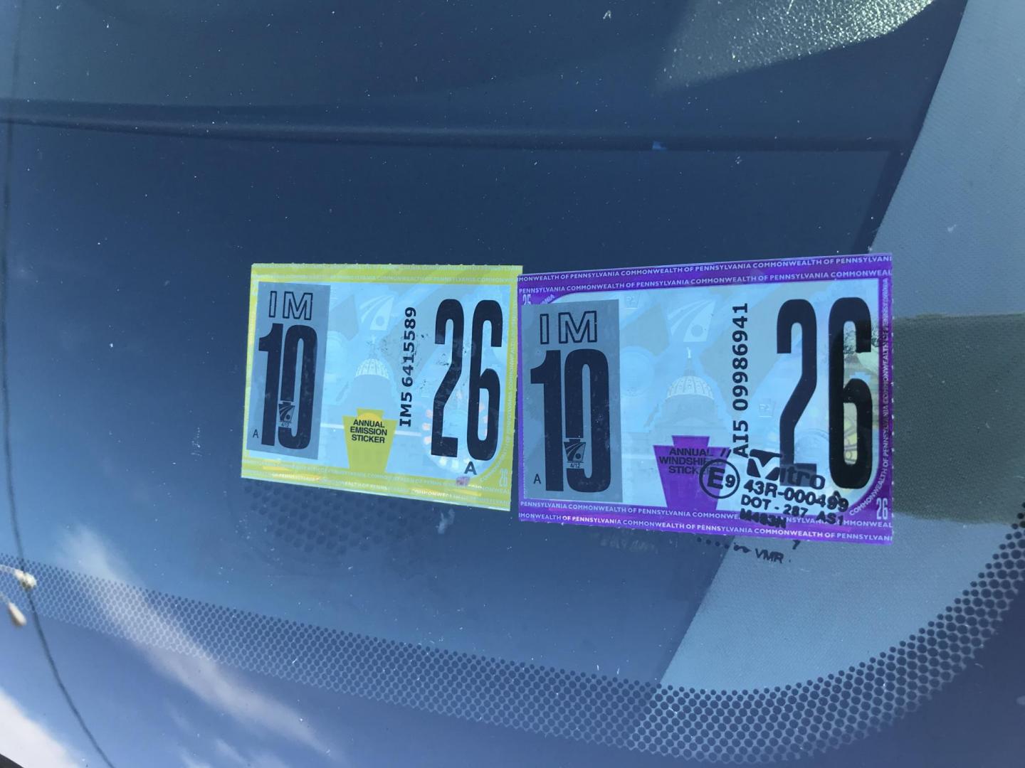 2014 White /Gray Dodge Grand Caravan SE (2C4RDGBG6ER) with an 3.6L V6 DOHC 24V engine, 6-Speed Automatic transmission, located at 577 Chester Pike, Prospect Park, PA, 19076, (610) 237-1015, 39.886154, -75.302338 - 14 Dodge Grand Caravan: Stow N' Go seating, 7 passengers, SUPER clean, new PA inspection, great for families, runs EXCELLENT! - Photo#4