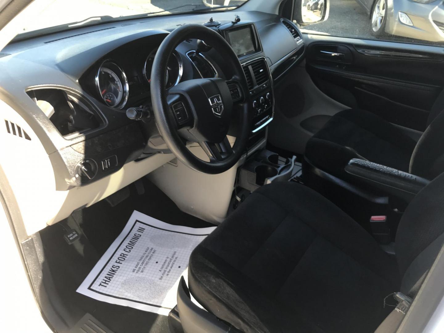 2014 White /Gray Dodge Grand Caravan SE (2C4RDGBG6ER) with an 3.6L V6 DOHC 24V engine, 6-Speed Automatic transmission, located at 577 Chester Pike, Prospect Park, PA, 19076, (610) 237-1015, 39.886154, -75.302338 - 14 Dodge Grand Caravan: Stow N' Go seating, 7 passengers, SUPER clean, new PA inspection, great for families, runs EXCELLENT! - Photo#5