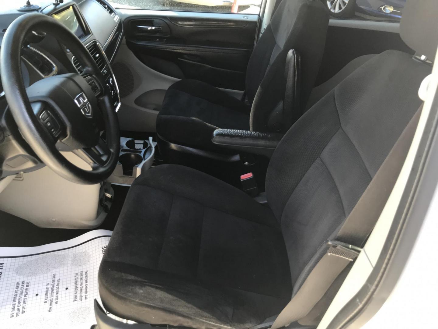 2014 White /Gray Dodge Grand Caravan SE (2C4RDGBG6ER) with an 3.6L V6 DOHC 24V engine, 6-Speed Automatic transmission, located at 577 Chester Pike, Prospect Park, PA, 19076, (610) 237-1015, 39.886154, -75.302338 - 14 Dodge Grand Caravan: Stow N' Go seating, 7 passengers, SUPER clean, new PA inspection, great for families, runs EXCELLENT! - Photo#7