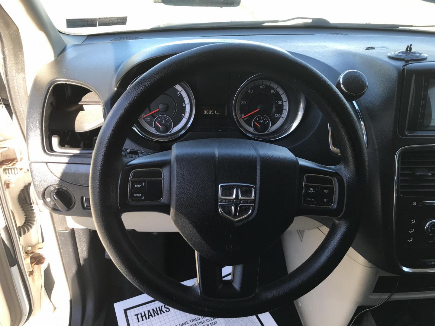 2014 White /Gray Dodge Grand Caravan SE (2C4RDGBG6ER) with an 3.6L V6 DOHC 24V engine, 6-Speed Automatic transmission, located at 577 Chester Pike, Prospect Park, PA, 19076, (610) 237-1015, 39.886154, -75.302338 - 14 Dodge Grand Caravan: Stow N' Go seating, 7 passengers, SUPER clean, new PA inspection, great for families, runs EXCELLENT! - Photo#9