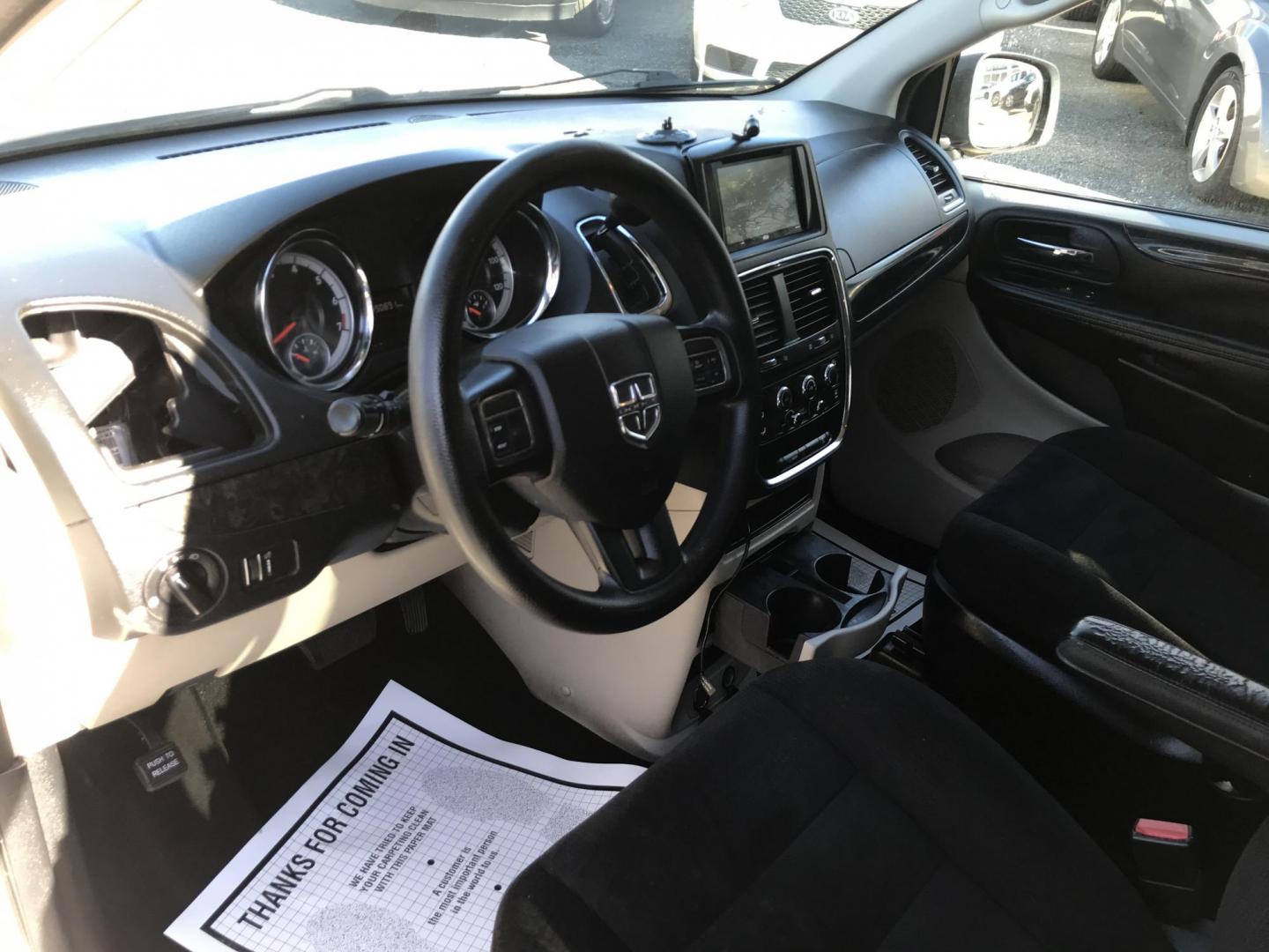 2014 White /Gray Dodge Grand Caravan SE (2C4RDGBG6ER) with an 3.6L V6 DOHC 24V engine, 6-Speed Automatic transmission, located at 577 Chester Pike, Prospect Park, PA, 19076, (610) 237-1015, 39.886154, -75.302338 - 14 Dodge Grand Caravan: Stow N' Go seating, 7 passengers, SUPER clean, new PA inspection, great for families, runs EXCELLENT! - Photo#8