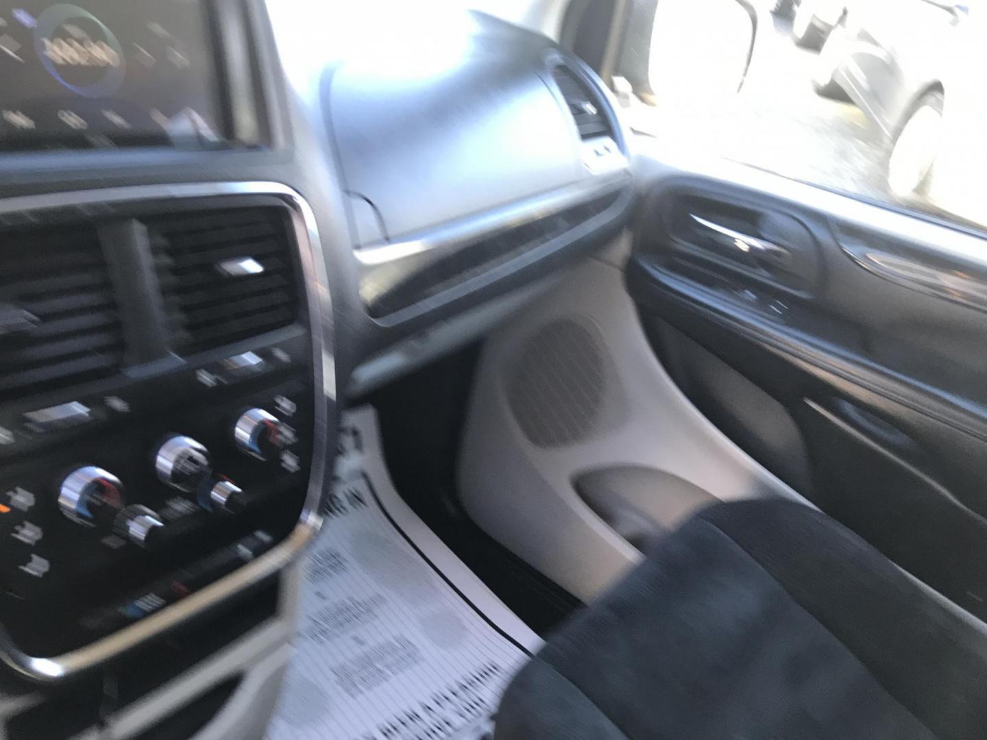 2014 White /Gray Dodge Grand Caravan SE (2C4RDGBG6ER) with an 3.6L V6 DOHC 24V engine, 6-Speed Automatic transmission, located at 577 Chester Pike, Prospect Park, PA, 19076, (610) 237-1015, 39.886154, -75.302338 - 14 Dodge Grand Caravan: Stow N' Go seating, 7 passengers, SUPER clean, new PA inspection, great for families, runs EXCELLENT! - Photo#11