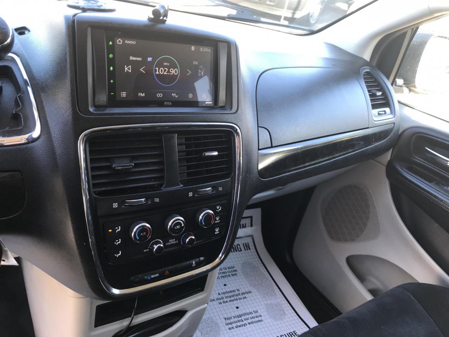 2014 White /Gray Dodge Grand Caravan SE (2C4RDGBG6ER) with an 3.6L V6 DOHC 24V engine, 6-Speed Automatic transmission, located at 577 Chester Pike, Prospect Park, PA, 19076, (610) 237-1015, 39.886154, -75.302338 - 14 Dodge Grand Caravan: Stow N' Go seating, 7 passengers, SUPER clean, new PA inspection, great for families, runs EXCELLENT! - Photo#10