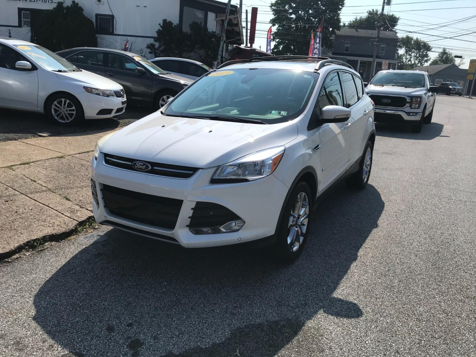 2013 White /Tan Ford Escape SEL 4WD (1FMCU9H92DU) with an 2.0L L4 DOHC 16V engine, 6-Speed Automatic transmission, located at 577 Chester Pike, Prospect Park, PA, 19076, (610) 237-1015, 39.886154, -75.302338 - 13 Ford Escape SEL: 4x4, sunroof, nice radio w/ bluetooth, dual exhaust, trailer hitch, looks and runs LIKE NEW! This vehicle comes inspected and has been given a bumper to bumper safety check. It is very clean, reliable, and well maintained. We offer a unique pay plan that is known for being the - Photo #2