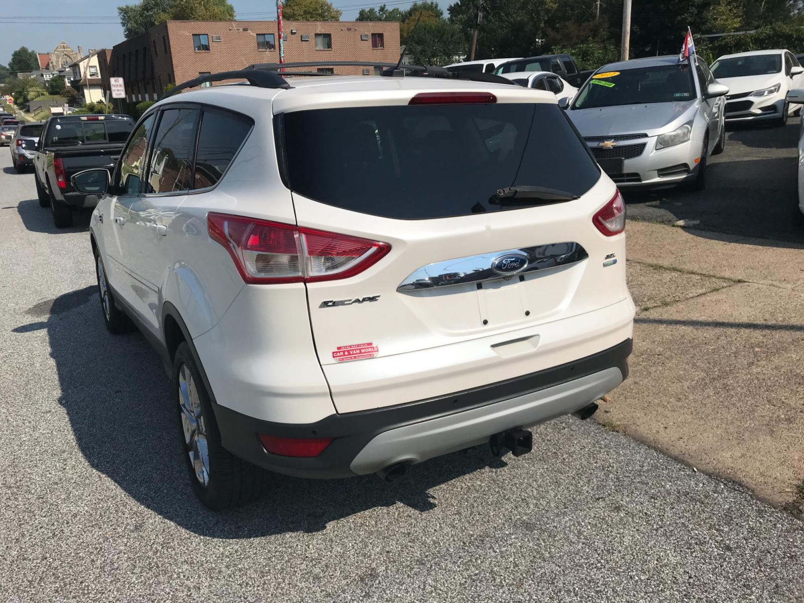 2013 White /Tan Ford Escape SEL 4WD (1FMCU9H92DU) with an 2.0L L4 DOHC 16V engine, 6-Speed Automatic transmission, located at 577 Chester Pike, Prospect Park, PA, 19076, (610) 237-1015, 39.886154, -75.302338 - 13 Ford Escape SEL: 4x4, sunroof, nice radio w/ bluetooth, dual exhaust, trailer hitch, looks and runs LIKE NEW! This vehicle comes inspected and has been given a bumper to bumper safety check. It is very clean, reliable, and well maintained. We offer a unique pay plan that is known for being the - Photo #5