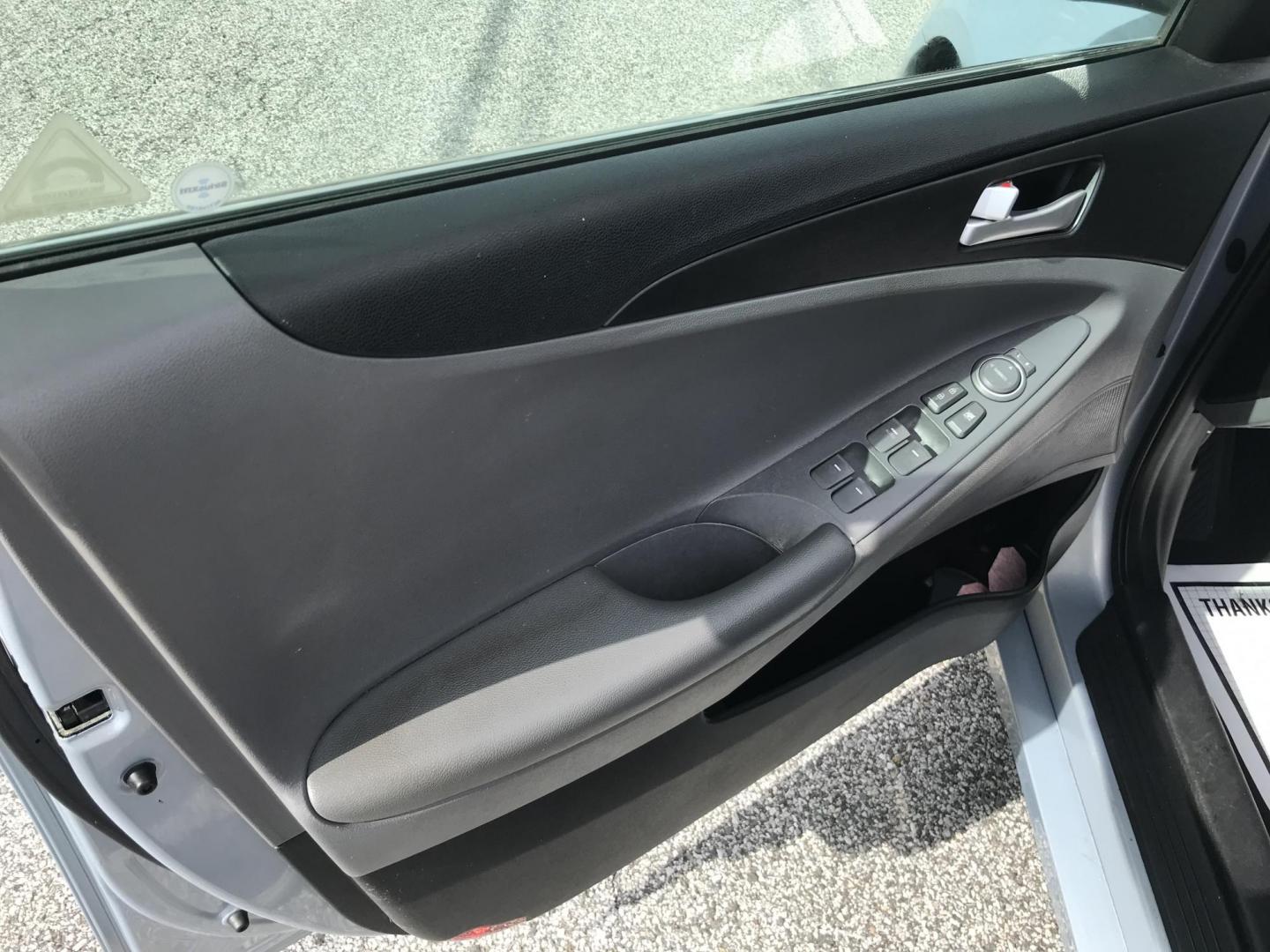2011 Blue /Tan Hyundai Sonata GLS (5NPEB4AC7BH) with an 2.4L L4 DOHC 16V engine, 5-Speed Manual transmission, located at 577 Chester Pike, Prospect Park, PA, 19076, (610) 237-1015, 39.886154, -75.302338 - Photo#6