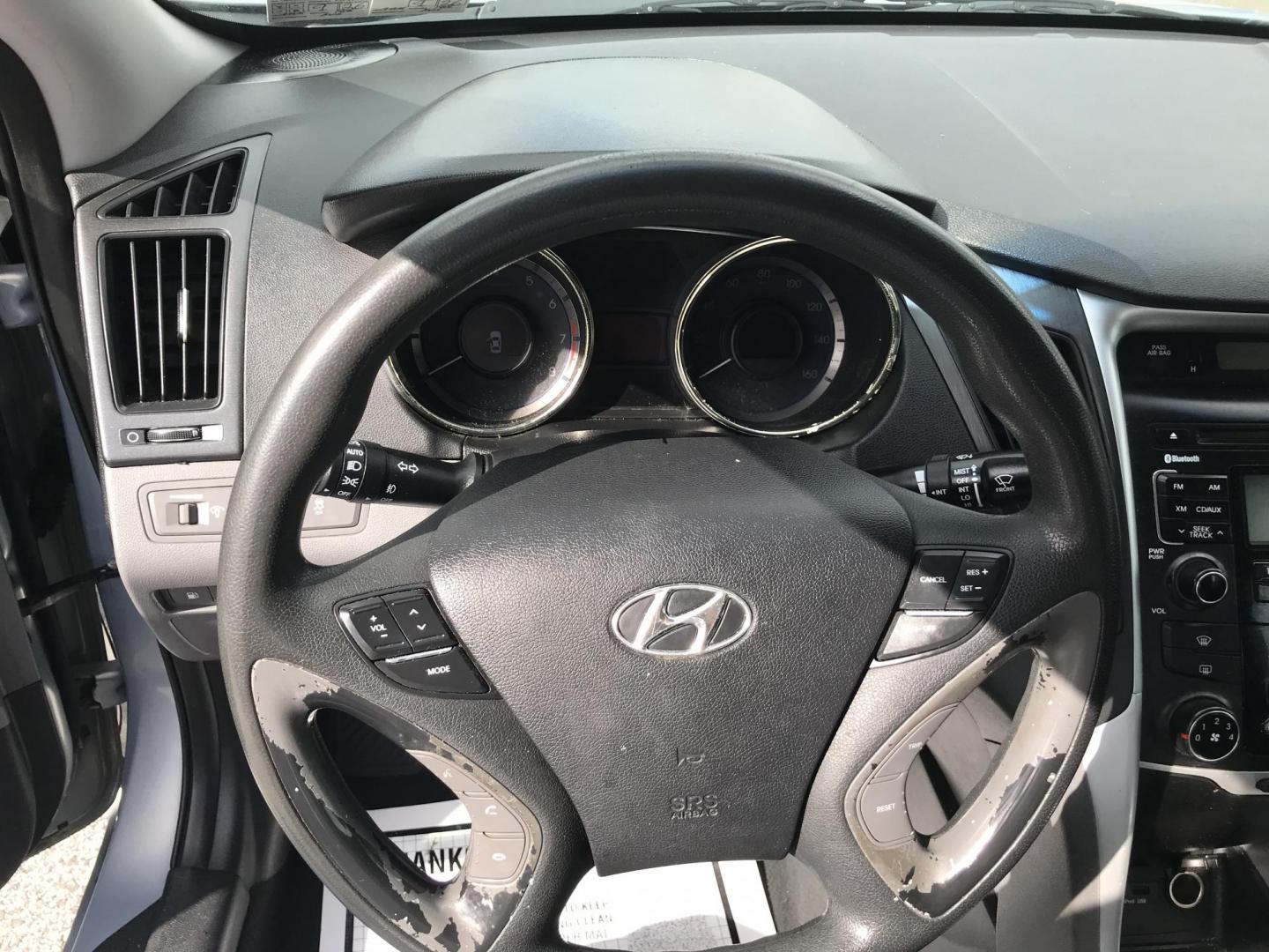 2011 Blue /Tan Hyundai Sonata GLS (5NPEB4AC7BH) with an 2.4L L4 DOHC 16V engine, 5-Speed Manual transmission, located at 577 Chester Pike, Prospect Park, PA, 19076, (610) 237-1015, 39.886154, -75.302338 - Photo#9