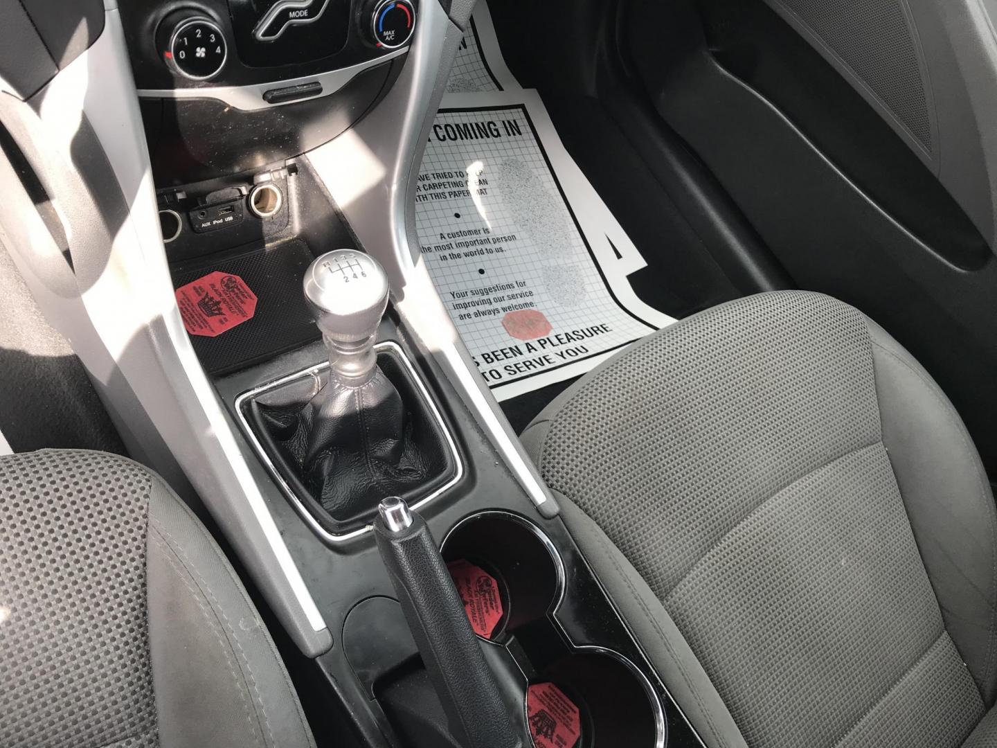 2011 Blue /Tan Hyundai Sonata GLS (5NPEB4AC7BH) with an 2.4L L4 DOHC 16V engine, 5-Speed Manual transmission, located at 577 Chester Pike, Prospect Park, PA, 19076, (610) 237-1015, 39.886154, -75.302338 - Photo#11