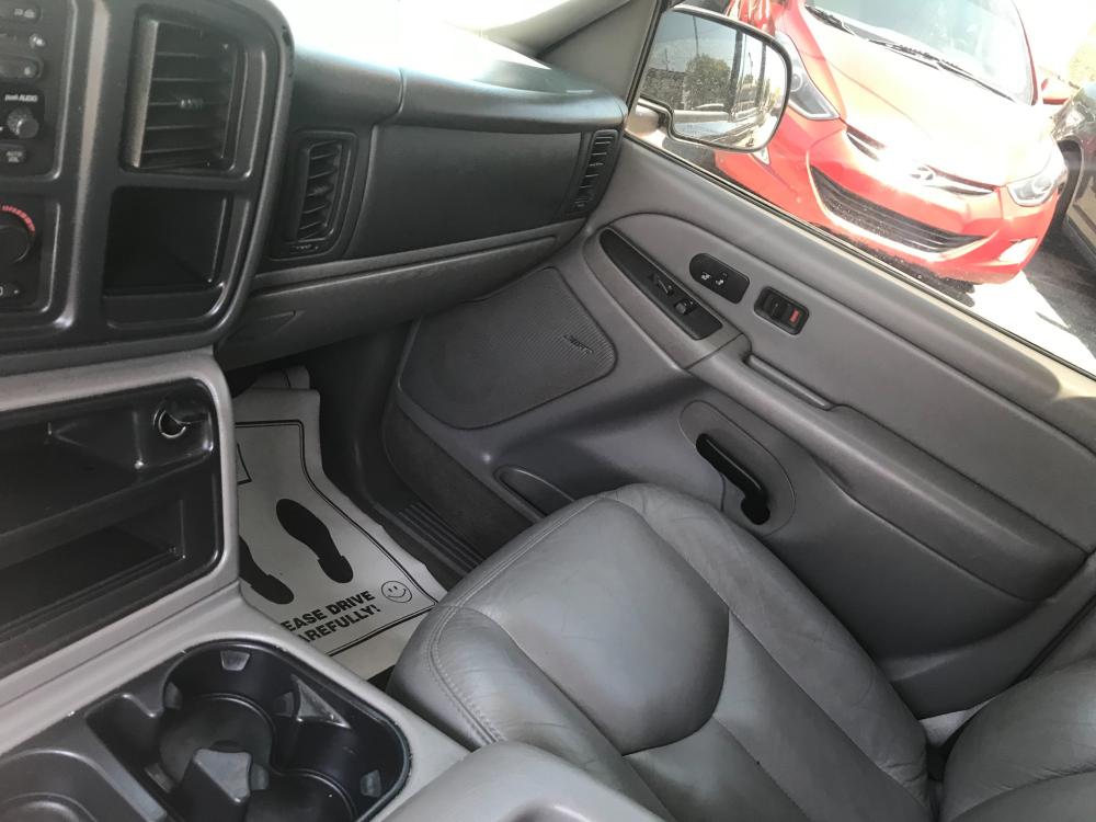 2004 Blue /Gray Chevrolet Tahoe 4WD (1GNEK13Z34J) with an 5.3L V8 OHV 16V FFV engine, 4-Speed Automatic Overdrive transmission, located at 577 Chester Pike, Prospect Park, PA, 19076, (610) 237-1015, 39.886154, -75.302338 - Photo #14