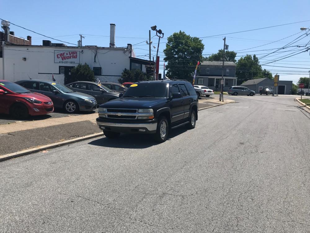 2004 Blue /Gray Chevrolet Tahoe 4WD (1GNEK13Z34J) with an 5.3L V8 OHV 16V FFV engine, 4-Speed Automatic Overdrive transmission, located at 577 Chester Pike, Prospect Park, PA, 19076, (610) 237-1015, 39.886154, -75.302338 - Photo #1