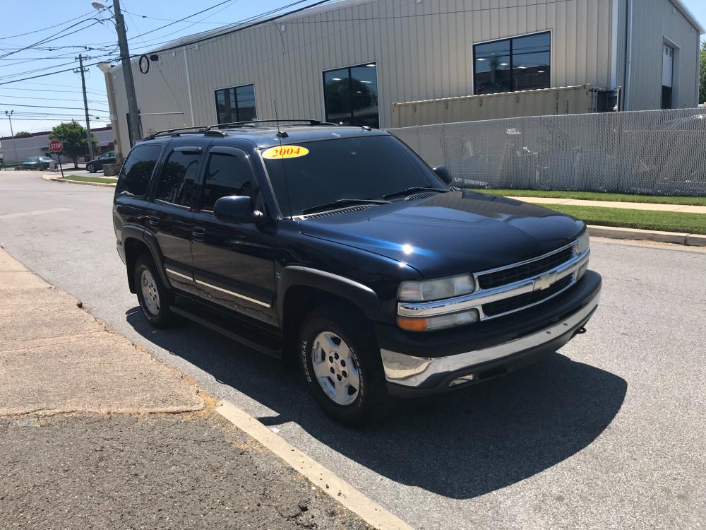 2004 Blue /Gray Chevrolet Tahoe 4WD (1GNEK13Z34J) with an 5.3L V8 OHV 16V FFV engine, 4-Speed Automatic Overdrive transmission, located at 577 Chester Pike, Prospect Park, PA, 19076, (610) 237-1015, 39.886154, -75.302338 - Photo #3