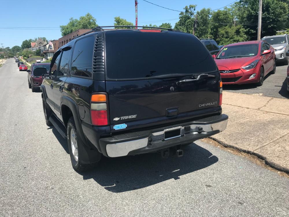 2004 Blue /Gray Chevrolet Tahoe 4WD (1GNEK13Z34J) with an 5.3L V8 OHV 16V FFV engine, 4-Speed Automatic Overdrive transmission, located at 577 Chester Pike, Prospect Park, PA, 19076, (610) 237-1015, 39.886154, -75.302338 - Photo #5