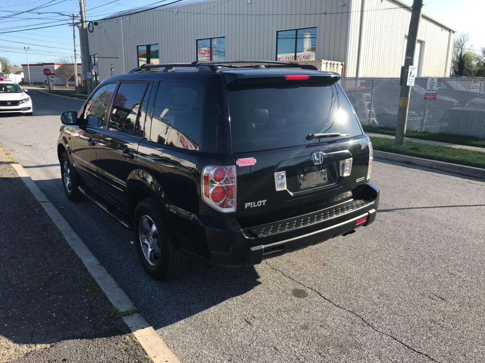 2008 Black /Gray Honda Pilot EX-L 4WD w/ DVD (5FNYF18678B) with an 3.5L V6 SOHC 24V engine, 5-Speed Automatic Overdrive transmission, located at 577 Chester Pike, Prospect Park, PA, 19076, (610) 237-1015, 39.886154, -75.302338 - Photo #6
