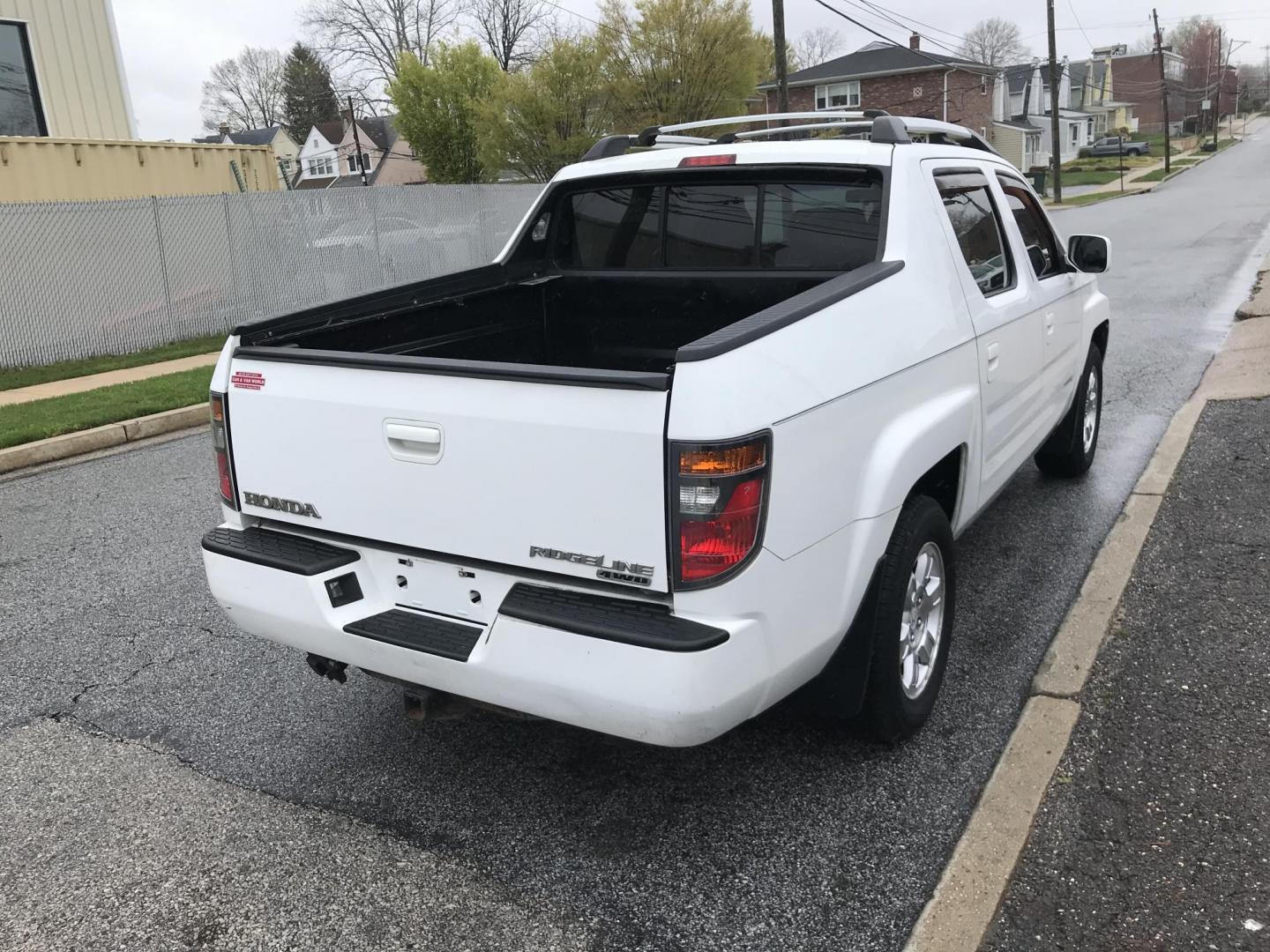 2008 White Honda Ridgeline RTL (2HJYK16518H) with an 3.5L V6 SOHC 24V engine, 5-Speed Automatic Overdrive transmission, located at 577 Chester Pike, Prospect Park, PA, 19076, (610) 237-1015, 39.886154, -75.302338 - 08 Honda Ridgeline: Sunroof, 4x4, new PA inspection, navigation system, trailer hitch, leather seats, runs EXCELLENT! - Photo#2