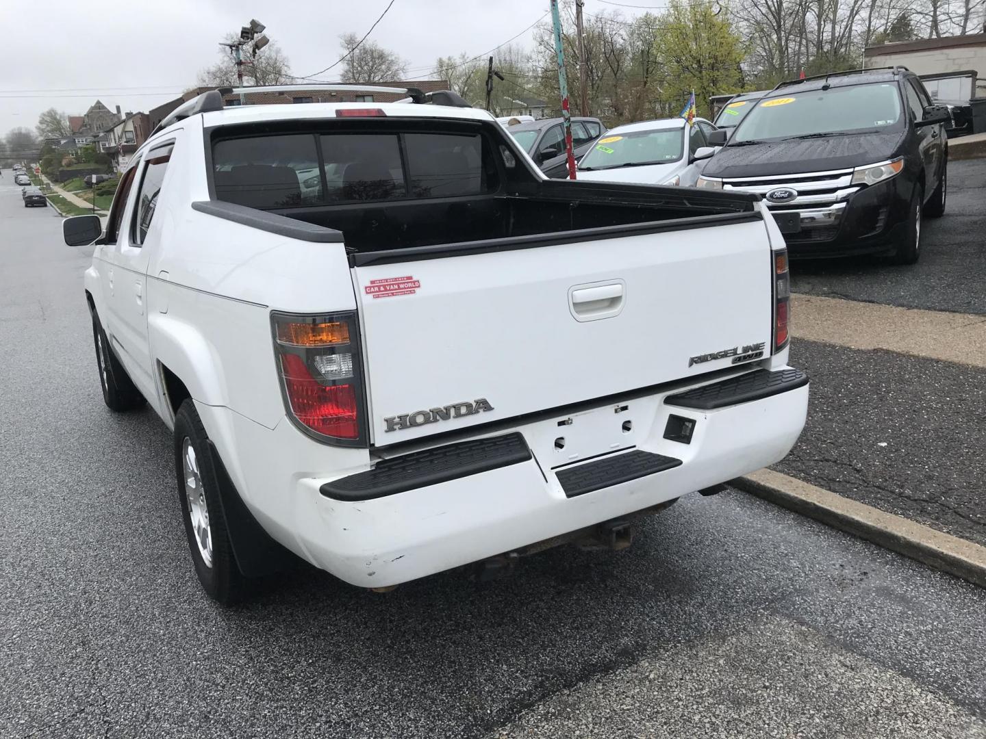 2008 White Honda Ridgeline RTL (2HJYK16518H) with an 3.5L V6 SOHC 24V engine, 5-Speed Automatic Overdrive transmission, located at 577 Chester Pike, Prospect Park, PA, 19076, (610) 237-1015, 39.886154, -75.302338 - 08 Honda Ridgeline: Sunroof, 4x4, new PA inspection, navigation system, trailer hitch, leather seats, runs EXCELLENT! - Photo#3
