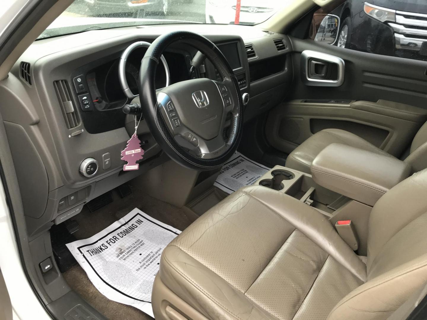 2008 White Honda Ridgeline RTL (2HJYK16518H) with an 3.5L V6 SOHC 24V engine, 5-Speed Automatic Overdrive transmission, located at 577 Chester Pike, Prospect Park, PA, 19076, (610) 237-1015, 39.886154, -75.302338 - 08 Honda Ridgeline: Sunroof, 4x4, new PA inspection, navigation system, trailer hitch, leather seats, runs EXCELLENT! - Photo#6