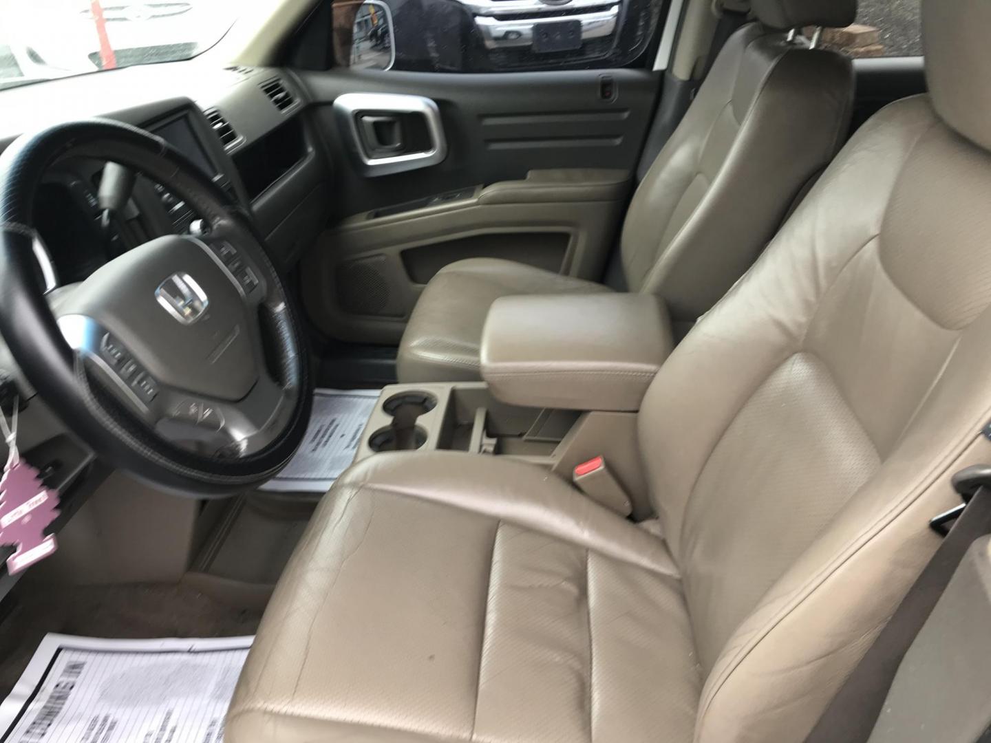 2008 White Honda Ridgeline RTL (2HJYK16518H) with an 3.5L V6 SOHC 24V engine, 5-Speed Automatic Overdrive transmission, located at 577 Chester Pike, Prospect Park, PA, 19076, (610) 237-1015, 39.886154, -75.302338 - 08 Honda Ridgeline: Sunroof, 4x4, new PA inspection, navigation system, trailer hitch, leather seats, runs EXCELLENT! - Photo#8