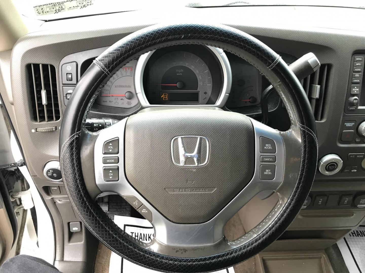 2008 White Honda Ridgeline RTL (2HJYK16518H) with an 3.5L V6 SOHC 24V engine, 5-Speed Automatic Overdrive transmission, located at 577 Chester Pike, Prospect Park, PA, 19076, (610) 237-1015, 39.886154, -75.302338 - 08 Honda Ridgeline: Sunroof, 4x4, new PA inspection, navigation system, trailer hitch, leather seats, runs EXCELLENT! - Photo#10