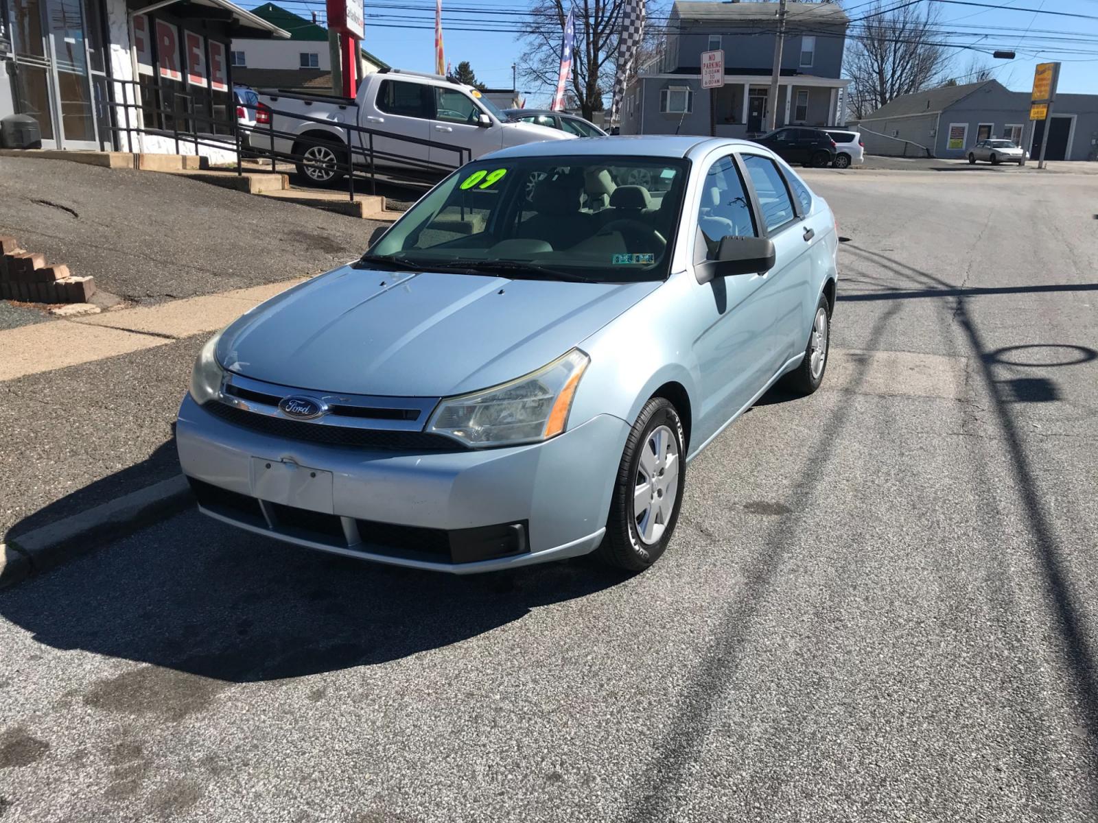 2009 Blue /Gray Ford Focus S Sedan (1FAHP34N29W) with an 2.0L L4 DOHC 16V engine, Automatic transmission, located at 577 Chester Pike, Prospect Park, PA, 19076, (610) 237-1015, 39.886154, -75.302338 - Photo #2