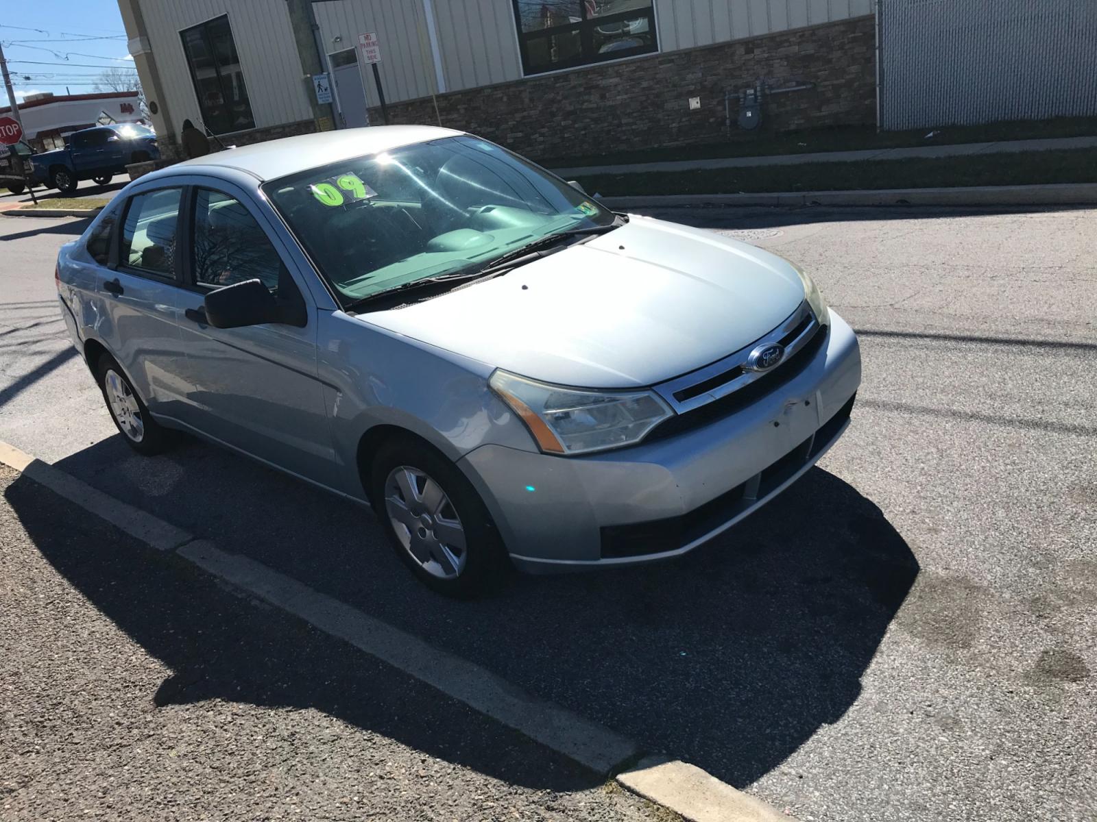 2009 Blue /Gray Ford Focus S Sedan (1FAHP34N29W) with an 2.0L L4 DOHC 16V engine, Automatic transmission, located at 577 Chester Pike, Prospect Park, PA, 19076, (610) 237-1015, 39.886154, -75.302338 - Photo #3