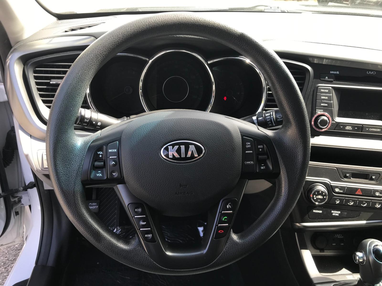 2013 White /Gray Kia Optima LX (KNAGM4A77D5) with an 2.4L L4 DOHC 16V engine, Automatic transmission, located at 577 Chester Pike, Prospect Park, PA, 19076, (610) 237-1015, 39.886154, -75.302338 - Photo #10