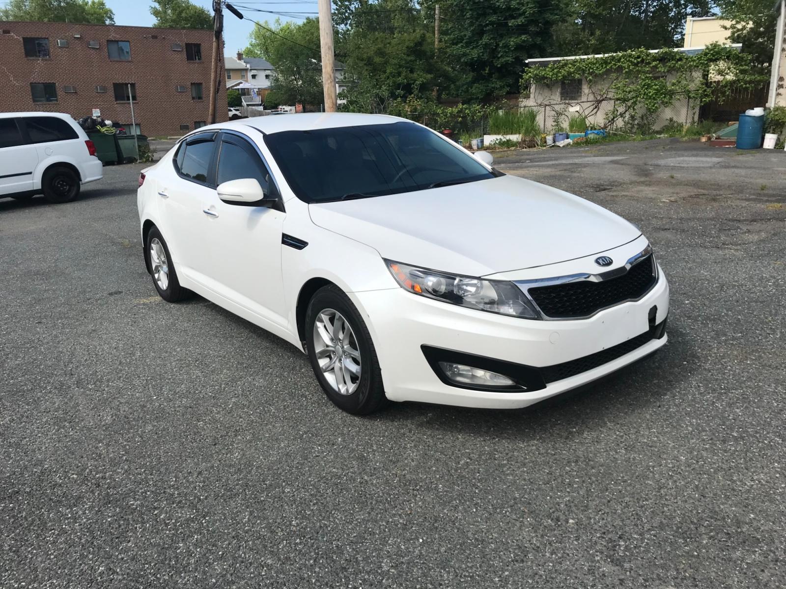 2013 White /Gray Kia Optima LX (KNAGM4A77D5) with an 2.4L L4 DOHC 16V engine, Automatic transmission, located at 577 Chester Pike, Prospect Park, PA, 19076, (610) 237-1015, 39.886154, -75.302338 - Photo #2