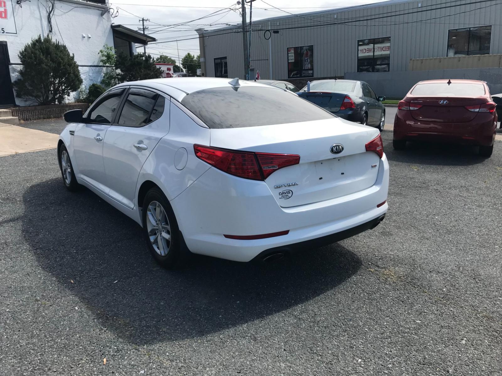 2013 White /Gray Kia Optima LX (KNAGM4A77D5) with an 2.4L L4 DOHC 16V engine, Automatic transmission, located at 577 Chester Pike, Prospect Park, PA, 19076, (610) 237-1015, 39.886154, -75.302338 - Photo #4