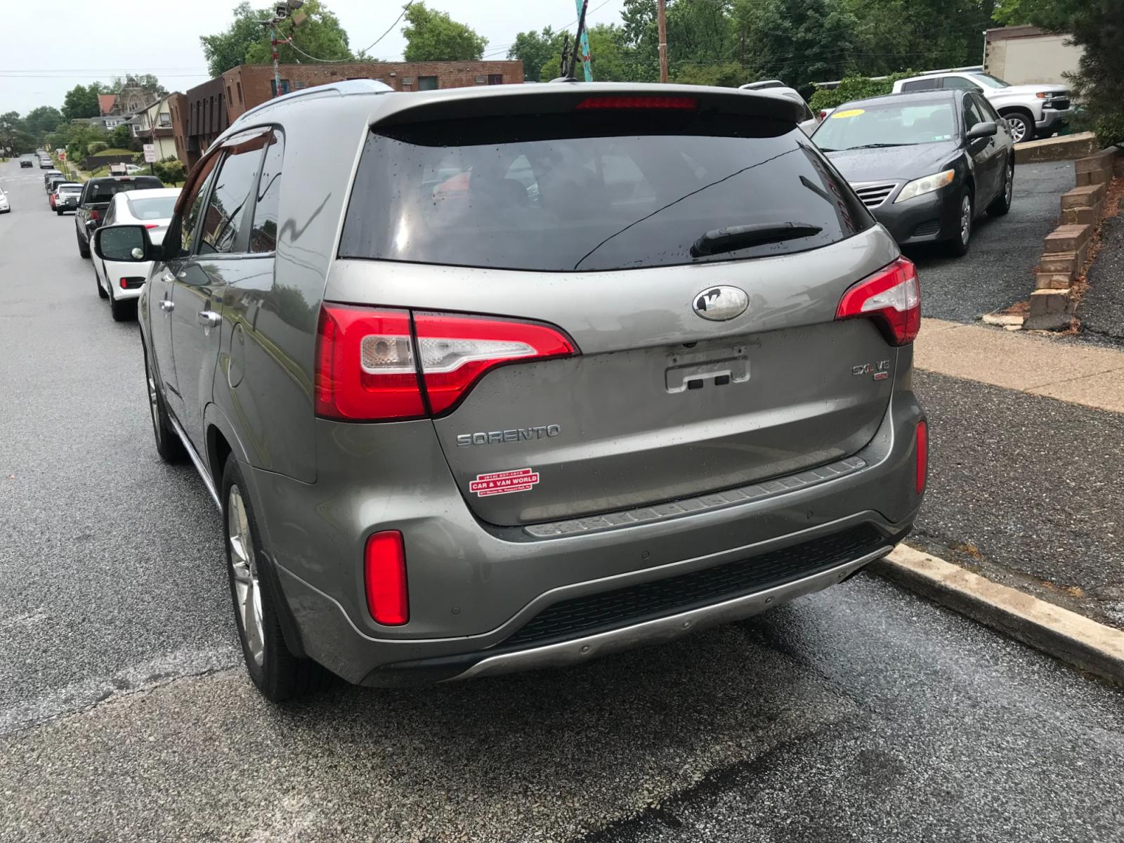 2014 Gray /Gray Kia Sorento SX V6 AWD (5XYKWDA75EG) with an 3.3L V6 DOHC 24V engine, 6-Speed Automatic transmission, located at 577 Chester Pike, Prospect Park, PA, 19076, (610) 237-1015, 39.886154, -75.302338 - 14 Kia Sorento SXL: 3rd row seating, navigation system, panoramic sunroof, all wheel drive, remote start, FULLY LOADED! This vehicle comes inspected and has been given a bumper to bumper safety check. It is very clean, reliable, and well maintained. We offer a unique pay plan that is known for be - Photo #4