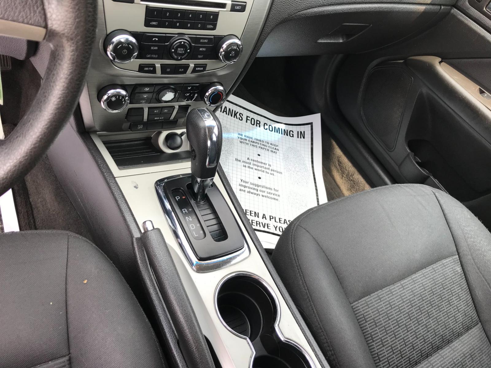 2012 Silver /Gray Ford Fusion SE (3FAHP0HA4CR) with an 2.5L L4 DOHC 16V engine, Automatic transmission, located at 577 Chester Pike, Prospect Park, PA, 19076, (610) 237-1015, 39.886154, -75.302338 - Photo #13