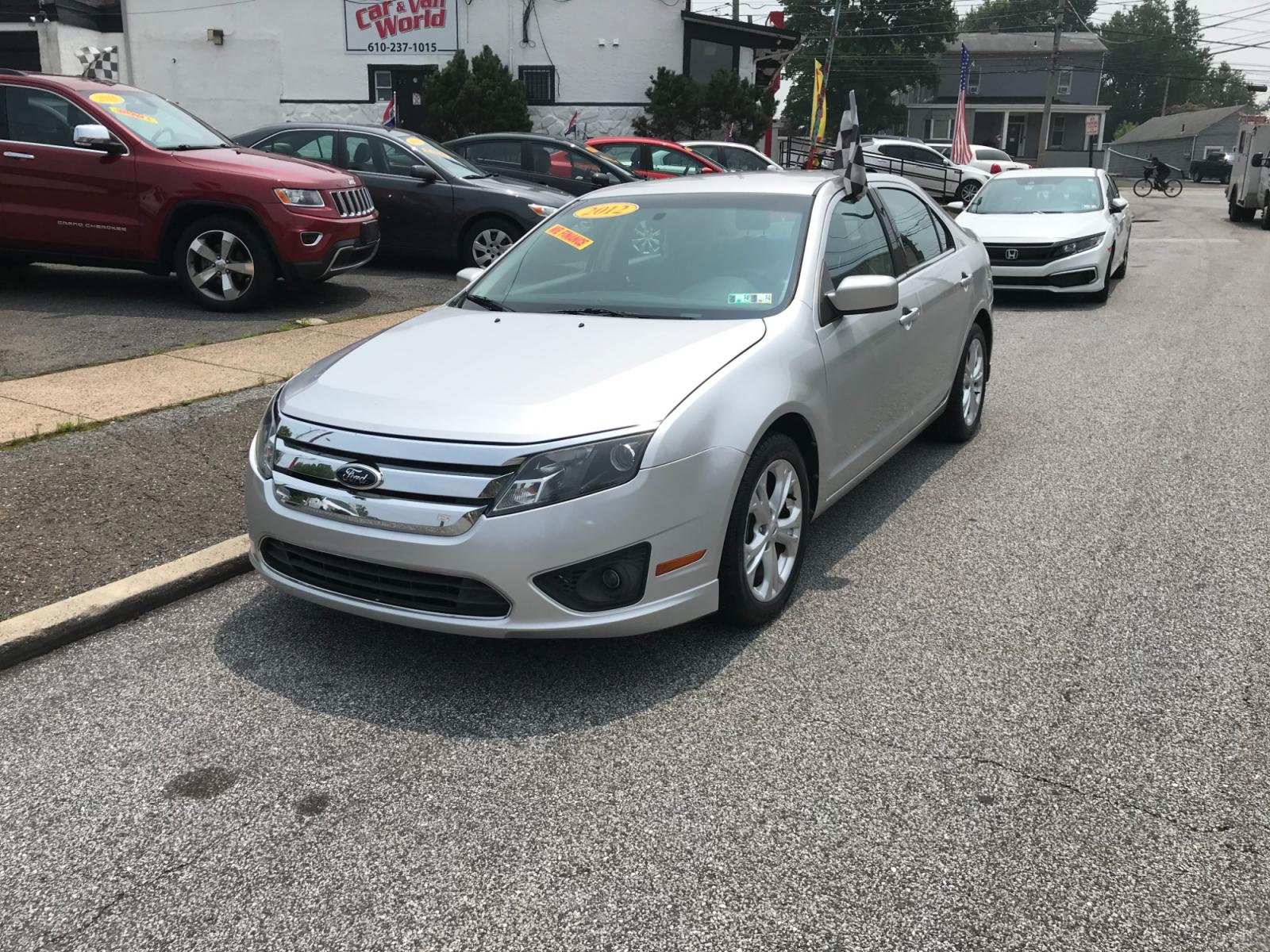 2012 Silver /Gray Ford Fusion SE (3FAHP0HA4CR) with an 2.5L L4 DOHC 16V engine, Automatic transmission, located at 577 Chester Pike, Prospect Park, PA, 19076, (610) 237-1015, 39.886154, -75.302338 - Photo #2