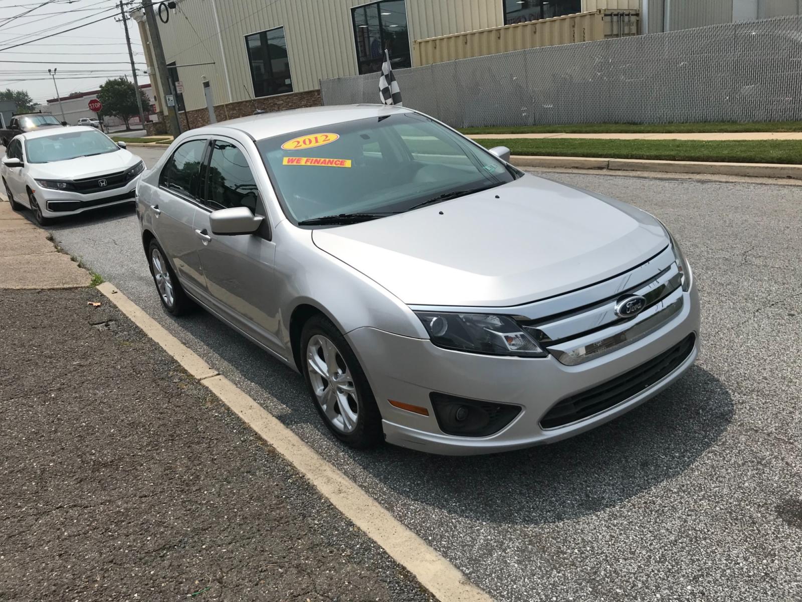 2012 Silver /Gray Ford Fusion SE (3FAHP0HA4CR) with an 2.5L L4 DOHC 16V engine, Automatic transmission, located at 577 Chester Pike, Prospect Park, PA, 19076, (610) 237-1015, 39.886154, -75.302338 - Photo #3
