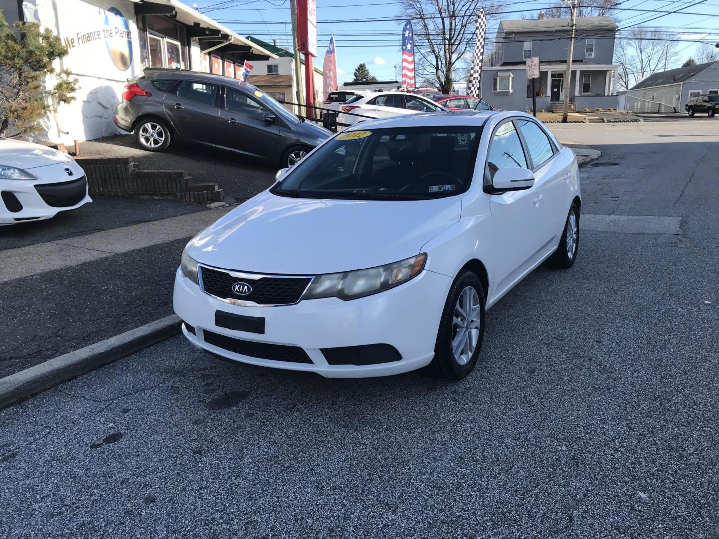2012 White /Gray Kia Forte EX (KNAFU4A2XC5) with an 2.0L L4 DOHC 16V engine, Automatic transmission, located at 577 Chester Pike, Prospect Park, PA, 19076, (610) 237-1015, 39.886154, -75.302338 - 12 Kia Forte EX: Sunroof, new PA inspection, great on gas, runs LIKE NEW! - Photo#1