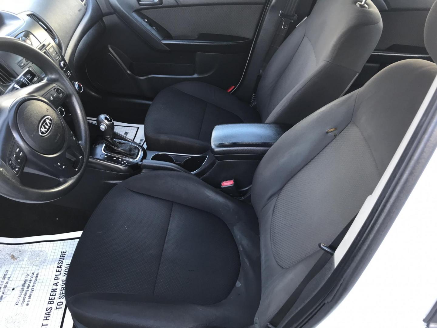 2012 White /Gray Kia Forte EX (KNAFU4A2XC5) with an 2.0L L4 DOHC 16V engine, Automatic transmission, located at 577 Chester Pike, Prospect Park, PA, 19076, (610) 237-1015, 39.886154, -75.302338 - 12 Kia Forte EX: Sunroof, new PA inspection, great on gas, runs LIKE NEW! - Photo#10