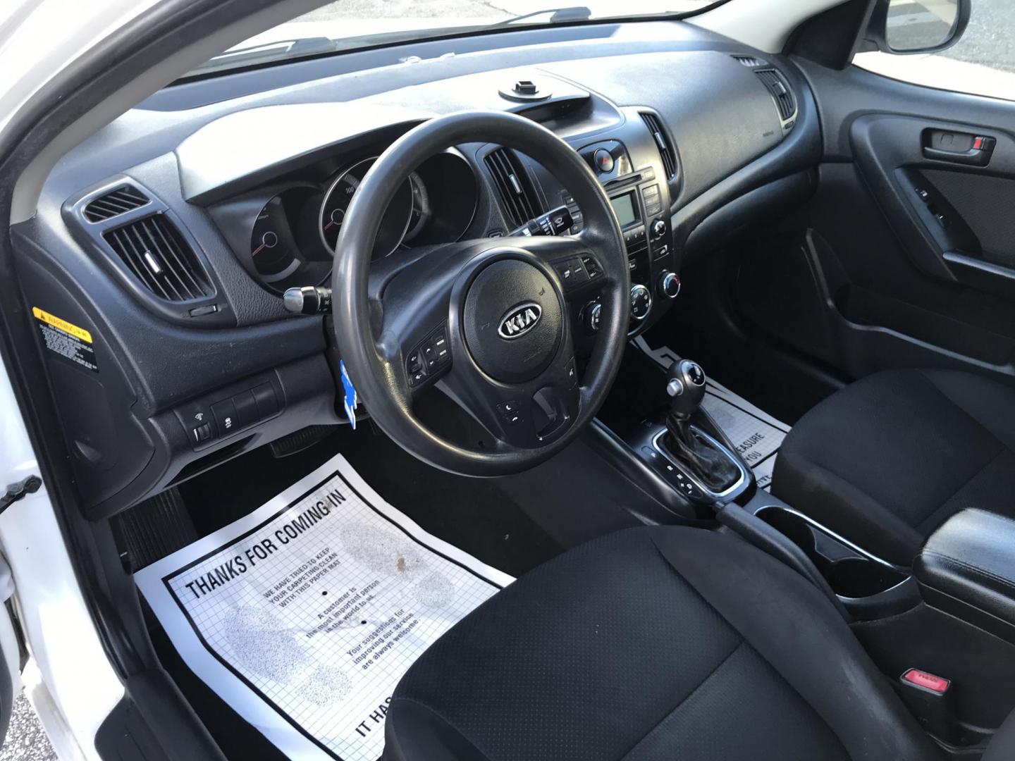 2012 White /Gray Kia Forte EX (KNAFU4A2XC5) with an 2.0L L4 DOHC 16V engine, Automatic transmission, located at 577 Chester Pike, Prospect Park, PA, 19076, (610) 237-1015, 39.886154, -75.302338 - 12 Kia Forte EX: Sunroof, new PA inspection, great on gas, runs LIKE NEW! - Photo#11