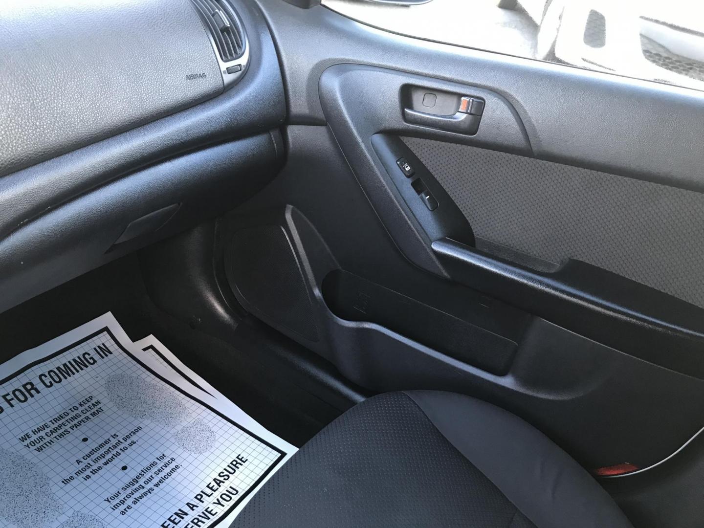 2012 White /Gray Kia Forte EX (KNAFU4A2XC5) with an 2.0L L4 DOHC 16V engine, Automatic transmission, located at 577 Chester Pike, Prospect Park, PA, 19076, (610) 237-1015, 39.886154, -75.302338 - 12 Kia Forte EX: Sunroof, new PA inspection, great on gas, runs LIKE NEW! - Photo#15