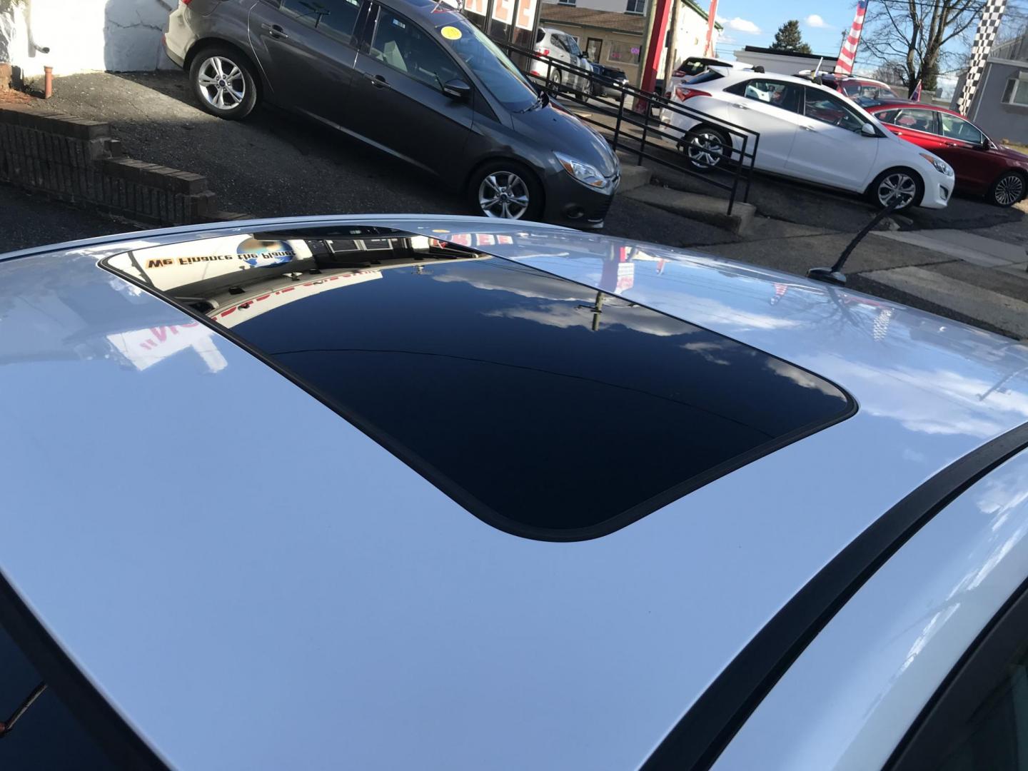 2012 White /Gray Kia Forte EX (KNAFU4A2XC5) with an 2.0L L4 DOHC 16V engine, Automatic transmission, located at 577 Chester Pike, Prospect Park, PA, 19076, (610) 237-1015, 39.886154, -75.302338 - 12 Kia Forte EX: Sunroof, new PA inspection, great on gas, runs LIKE NEW! - Photo#7