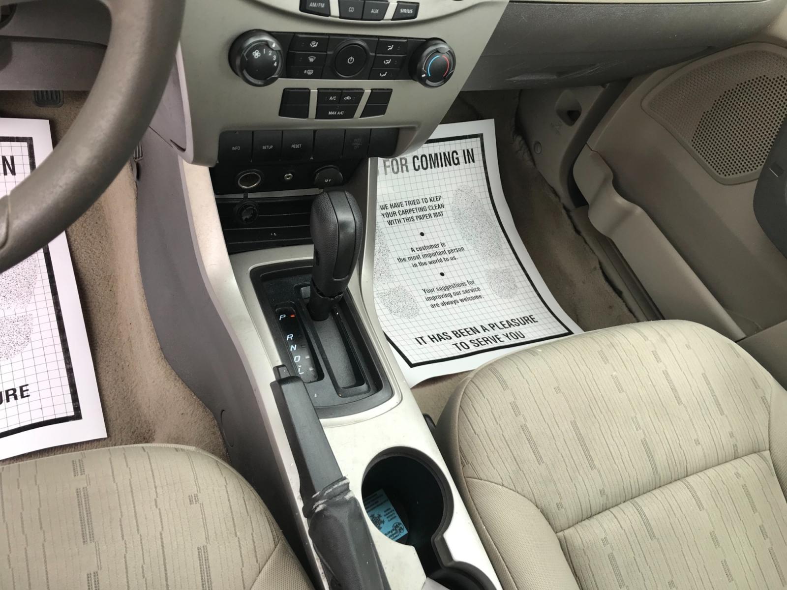 2008 Silver /Gray Ford Focus SES Sedan (1FAHP35N98W) with an 2.0L L4 DOHC 16V engine, Automatic transmission, located at 577 Chester Pike, Prospect Park, PA, 19076, (610) 237-1015, 39.886154, -75.302338 - Photo #13