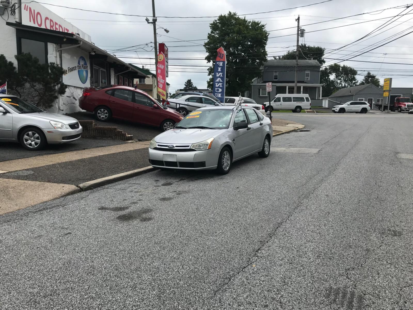 2008 Silver /Gray Ford Focus SES Sedan (1FAHP35N98W) with an 2.0L L4 DOHC 16V engine, Automatic transmission, located at 577 Chester Pike, Prospect Park, PA, 19076, (610) 237-1015, 39.886154, -75.302338 - Photo #1