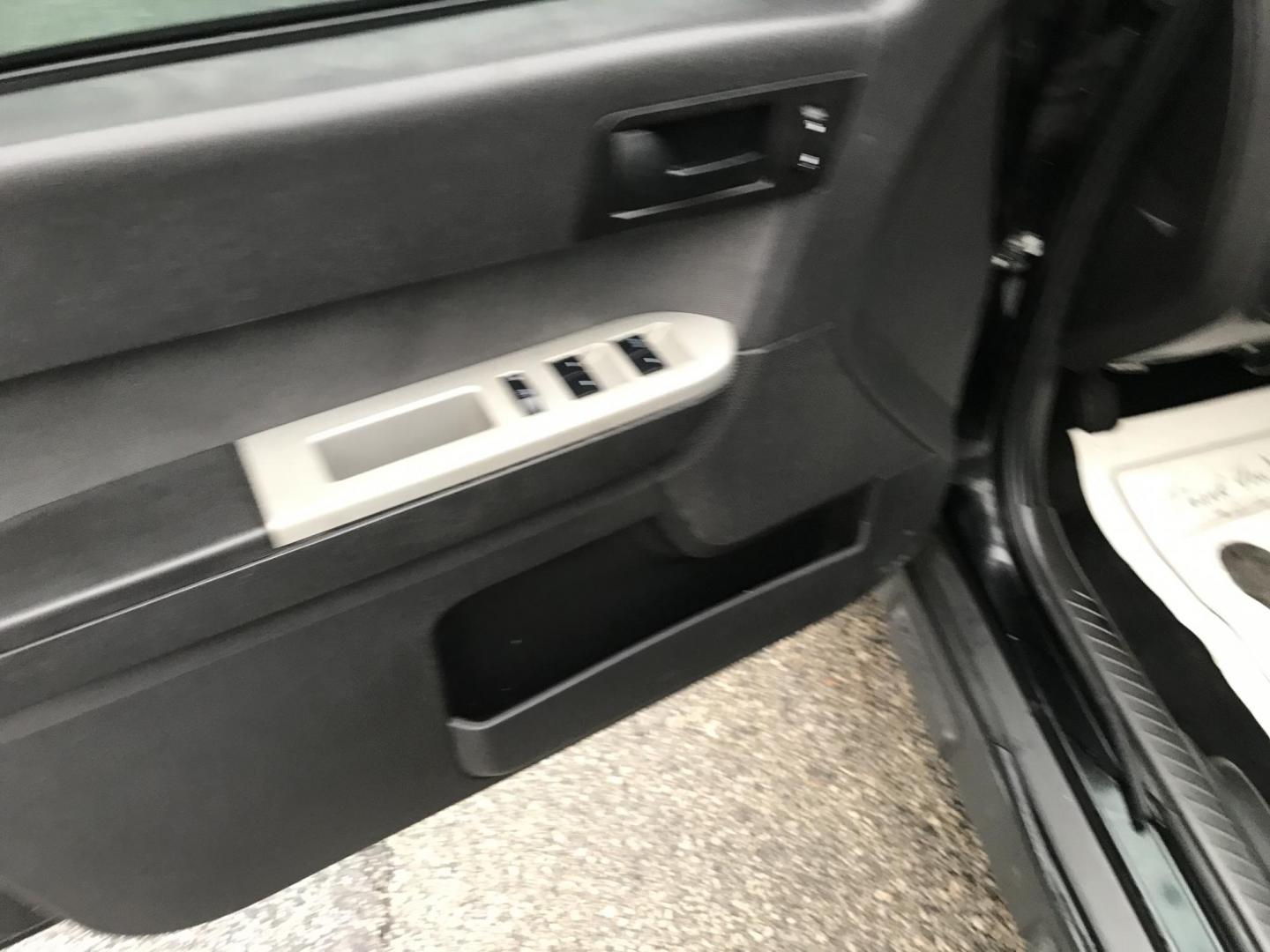 2010 Black /Gray Ford Escape XLT 4WD (1FMCU9DG4AK) with an 3.0L V6 DOHC 24V engine, 6-Speed Automatic transmission, located at 577 Chester Pike, Prospect Park, PA, 19076, (610) 237-1015, 39.886154, -75.302338 - Photo#8