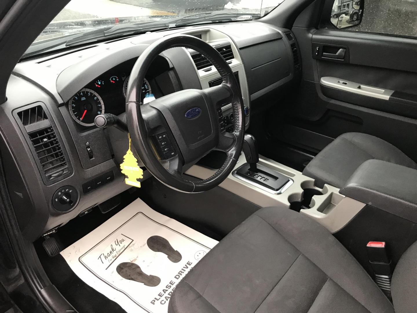 2010 Black /Gray Ford Escape XLT 4WD (1FMCU9DG4AK) with an 3.0L V6 DOHC 24V engine, 6-Speed Automatic transmission, located at 577 Chester Pike, Prospect Park, PA, 19076, (610) 237-1015, 39.886154, -75.302338 - Photo#10