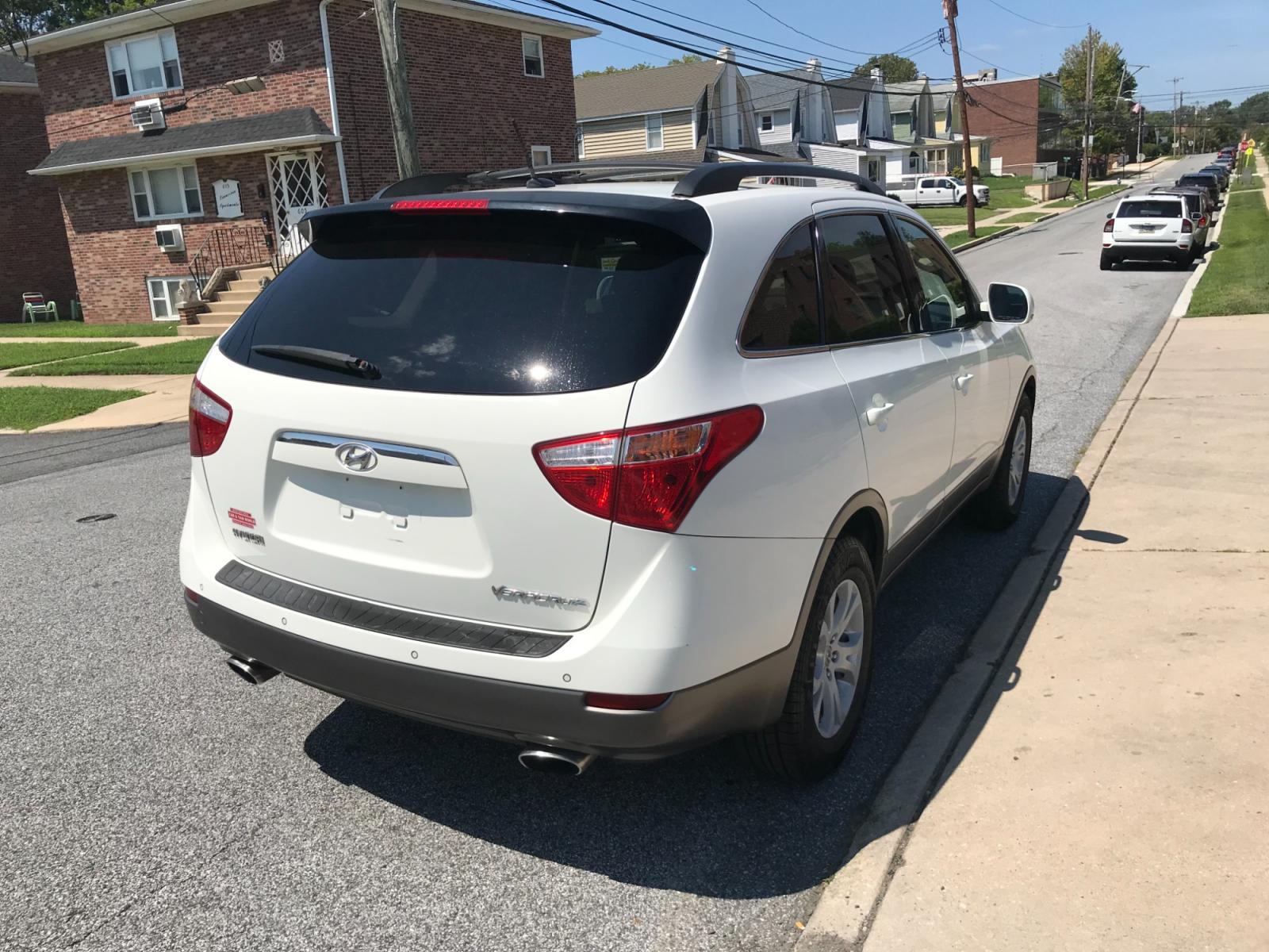 2011 White /Tan Hyundai Veracruz GLS (KM8NU4CC4BU) with an 3.8L V6 DOHC 24V engine, 6-Speed Automatic transmission, located at 577 Chester Pike, Prospect Park, PA, 19076, (610) 237-1015, 39.886154, -75.302338 - 11 Hyundai Veracruz GLS: 8/24 PA inspection, SUPER clean, runs LIKE NEW! This vehicle comes inspected and has been given a bumper to bumper safety check. It is very clean, reliable, and well maintained. We offer a unique pay plan that is known for being the easiest and fastest financing option in - Photo #4