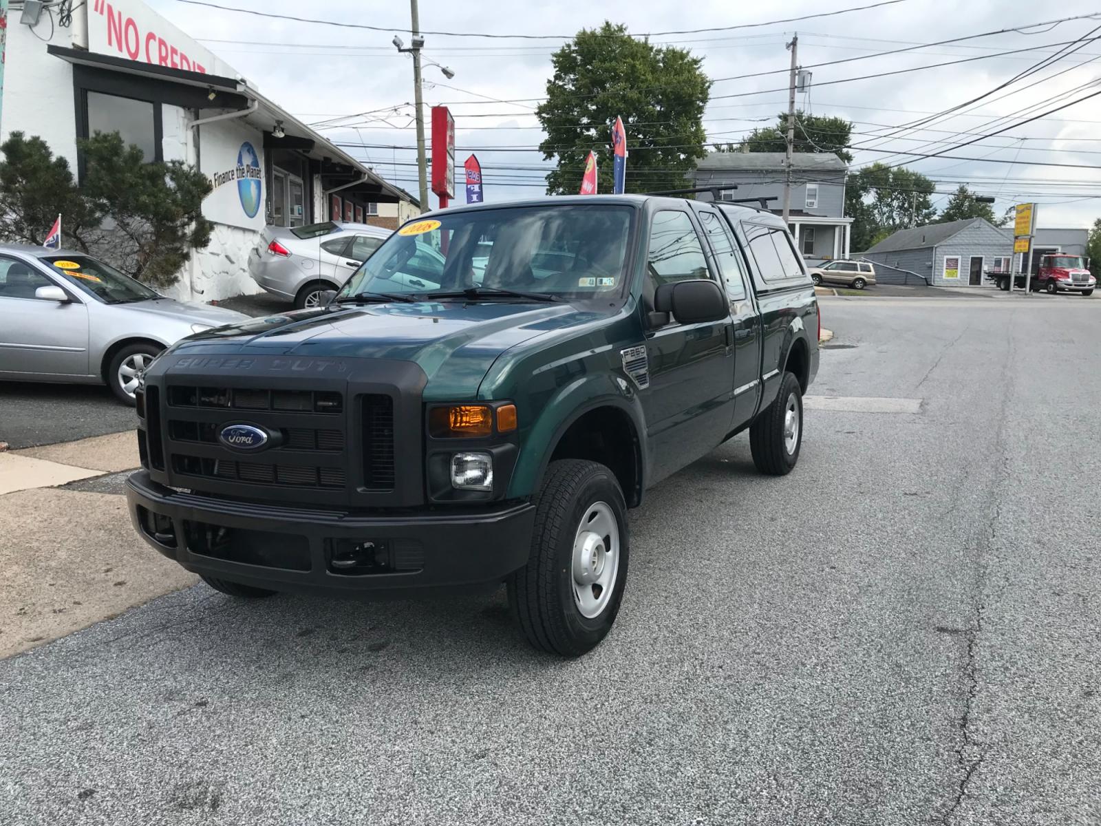 2008 Green /Tan Ford F-250 SD Super Duty SuperCab (1FTSX21528E) with an 5.4L V8 SOHC 16V engine, Automatic transmission, located at 577 Chester Pike, Prospect Park, PA, 19076, (610) 237-1015, 39.886154, -75.302338 - 08 Ford F250 Super Duty: Only 53k miles, extended cab, 4x4, trailer hitch, ladder racks, 8/24 PA inspection, looks and runs LIKE NEW! This vehicle comes inspected and has been given a bumper to bumper safety check. It is very clean, reliable, and well maintained. We offer a unique pay plan that i - Photo #2