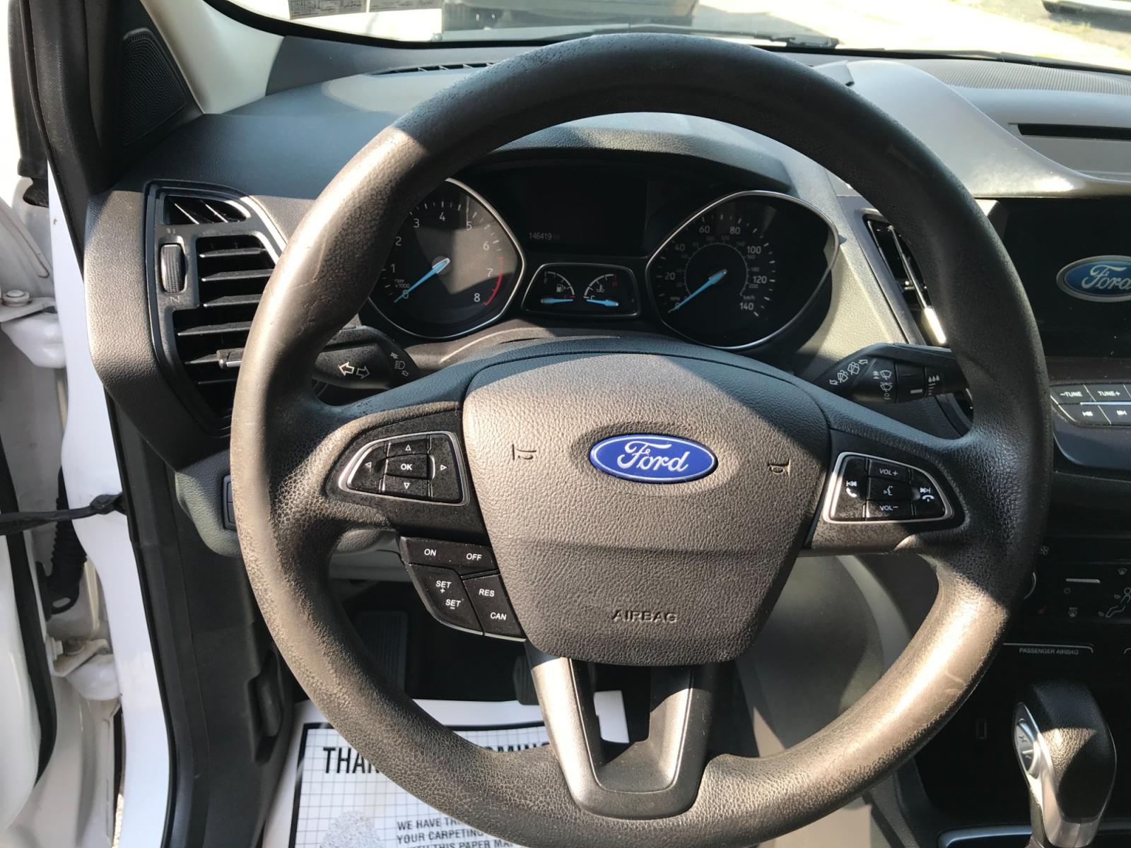 2018 /Gray Ford Escape SE 4WD (1FMCU9GD7JU) with an 1.5L L4 DOHC 16V engine, 6A transmission, located at 577 Chester Pike, Prospect Park, PA, 19076, (610) 237-1015, 39.886154, -75.302338 - Photo #11