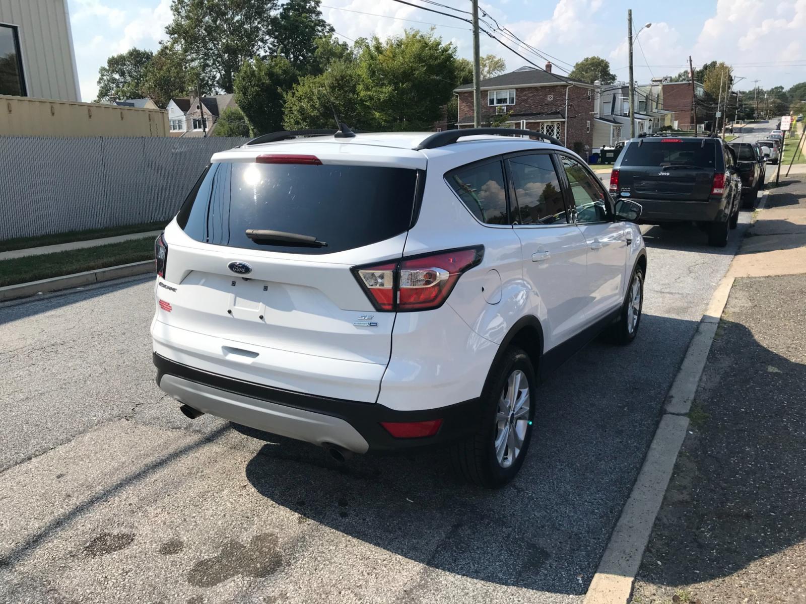 2018 /Gray Ford Escape SE 4WD (1FMCU9GD7JU) with an 1.5L L4 DOHC 16V engine, 6A transmission, located at 577 Chester Pike, Prospect Park, PA, 19076, (610) 237-1015, 39.886154, -75.302338 - Photo #4