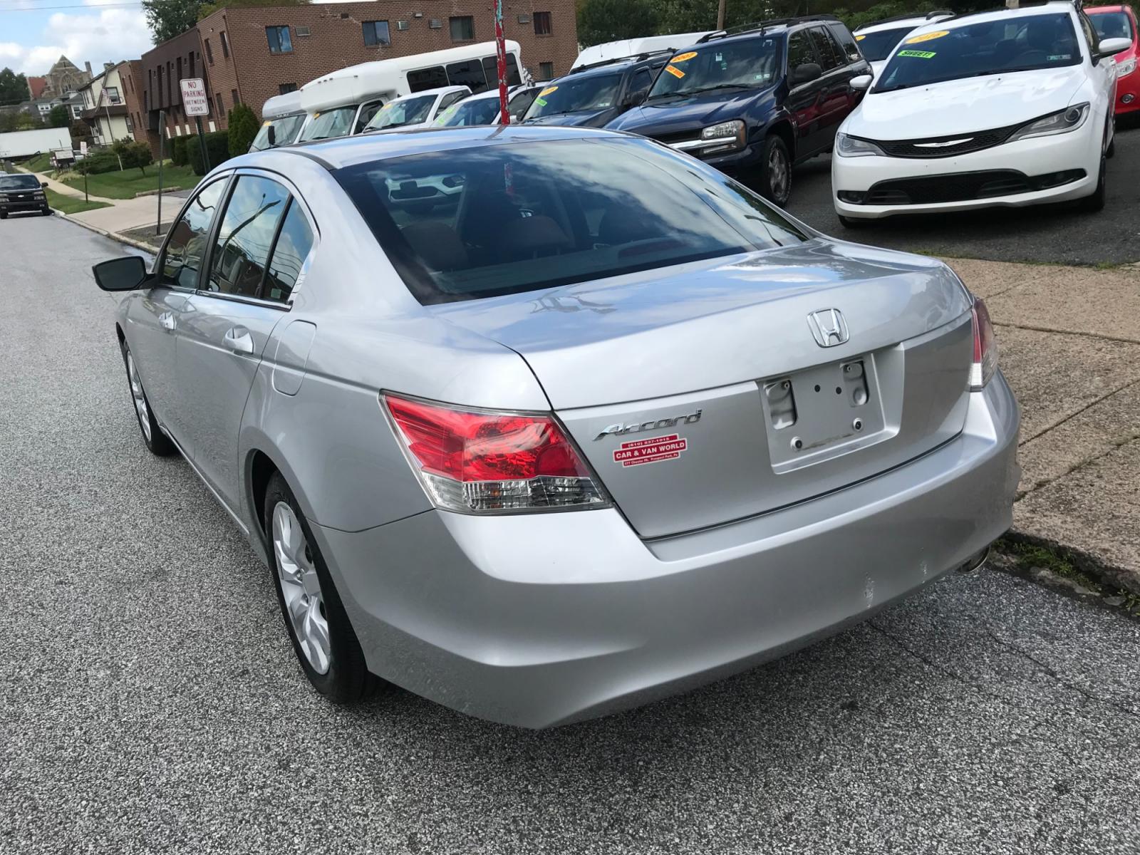 2010 Silver /Gray Honda Accord EX Sedan AT (1HGCP2F76AA) with an 2.4L L4 DOHC 16V engine, 5-Speed Automatic transmission, located at 577 Chester Pike, Prospect Park, PA, 19076, (610) 237-1015, 39.886154, -75.302338 - Photo #5