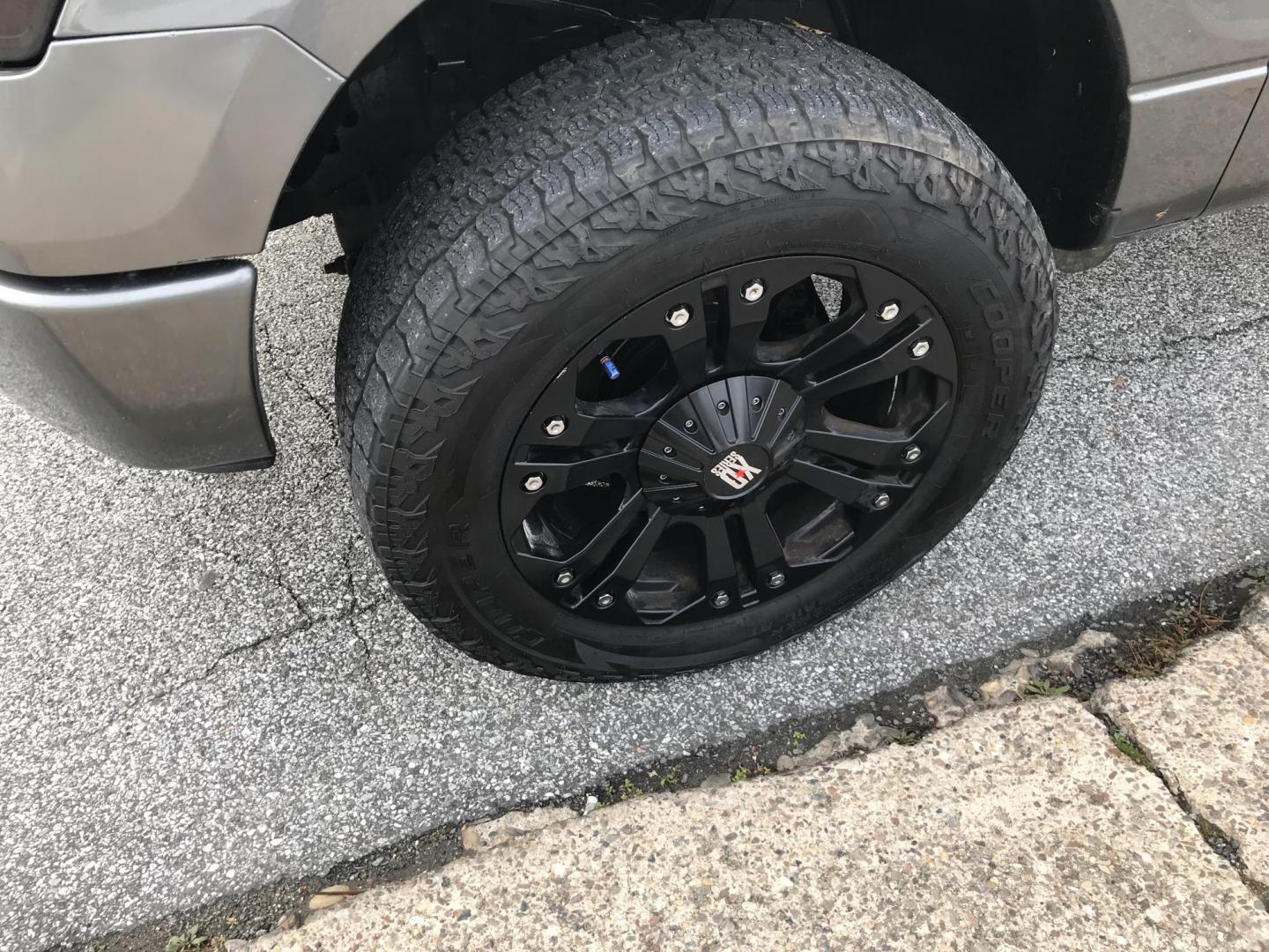 2011 Gray /Gray Ford F-150 FX4 SuperCab 6.5-ft. Bed 4WD (1FTEX1EM8BF) with an 3.7L V6 DOHC 24V engine, 4-Speed Automatic transmission, located at 577 Chester Pike, Prospect Park, PA, 19076, (610) 237-1015, 39.886154, -75.302338 - Photo#2