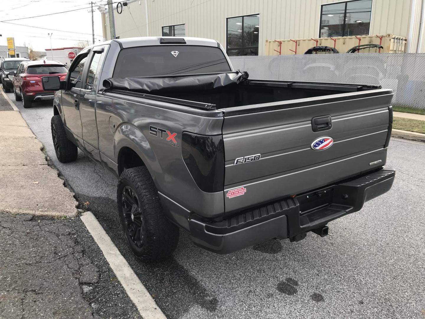 2011 Gray /Gray Ford F-150 FX4 SuperCab 6.5-ft. Bed 4WD (1FTEX1EM8BF) with an 3.7L V6 DOHC 24V engine, 4-Speed Automatic transmission, located at 577 Chester Pike, Prospect Park, PA, 19076, (610) 237-1015, 39.886154, -75.302338 - Photo#4